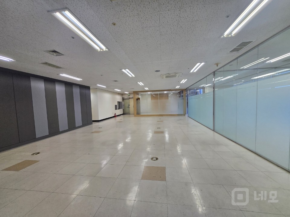 50평대 전망좋은 코너호실. 홀넓은구조 .즉시입주 매물의 6번째 사진