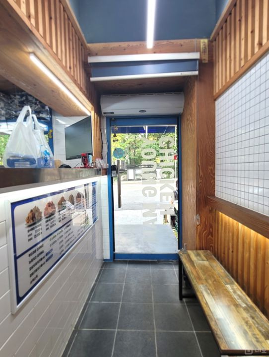 가락동 개롱역 역세권, 대로변 1층 버스 정류장 바로 앞에 위치한 치킨집 매물의 2번째 사진