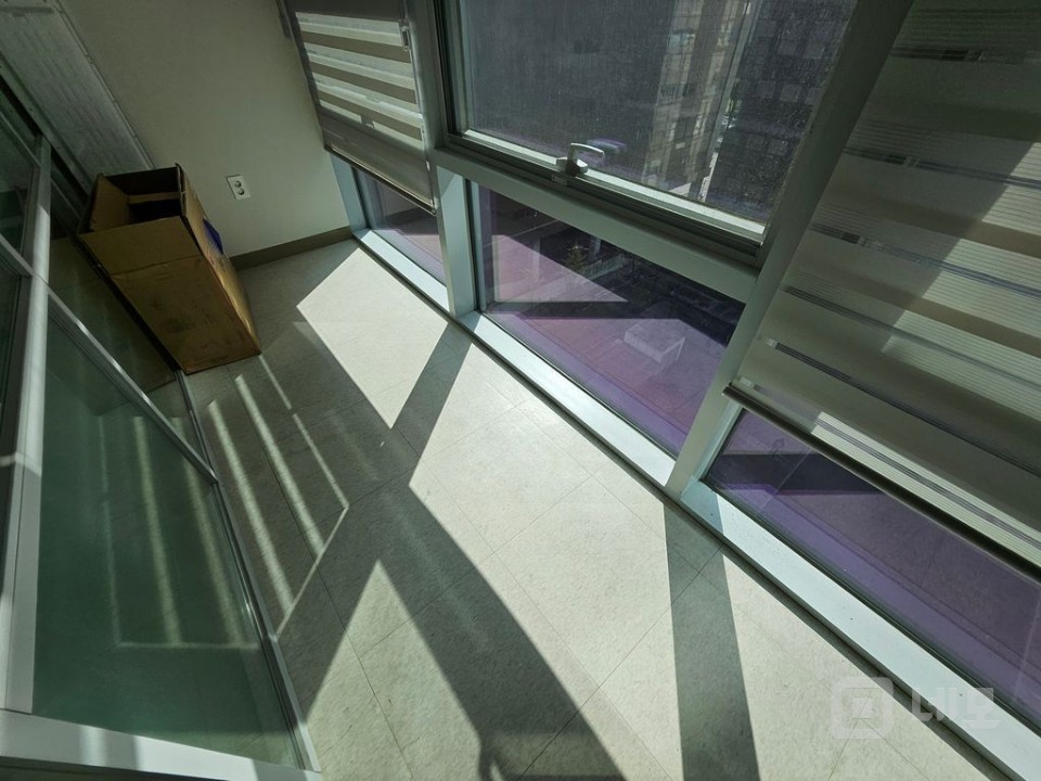 전용11평  룸1 탕비 소형사무실 임대 입주협의가능 매물의 4번째 사진