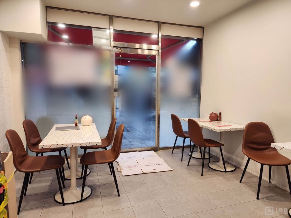 대단지 아파트에 둘러쌓인 중계동 점포 매물의 1번째 사진