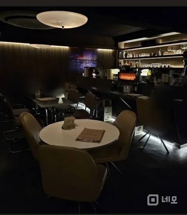흑석동 새로 인테리어 한 분위기 좋은 요리주점 저렴하게 급매합니다. 매물의 4번째 사진