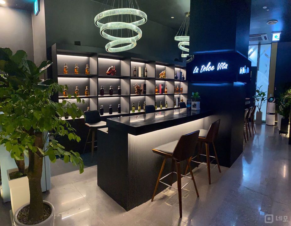 고급스러운 인테리어 완비된 종로1가 비즈니스 바 매물의 1번째 사진