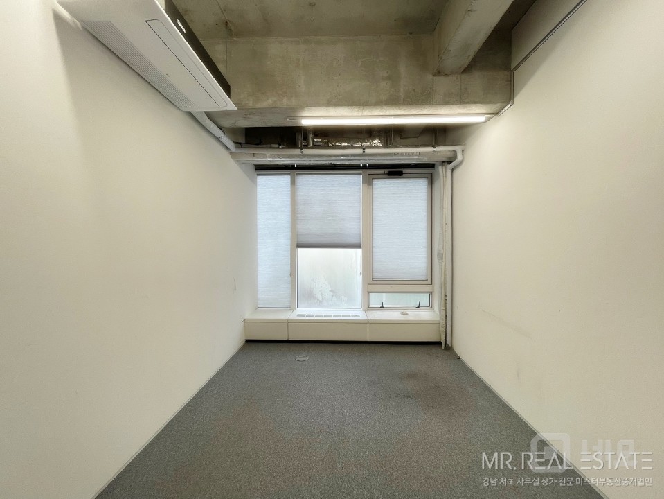 도산공원사거리.대로변건물.주차3대가능.A급인테리어 매물의 7번째 사진