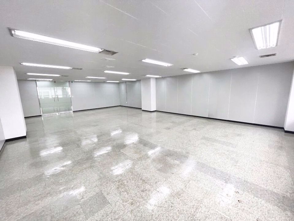 학동역 도보 3분거리 역세권 쾌적하고 깔끔한 사무실 임대 매물의 2번째 사진