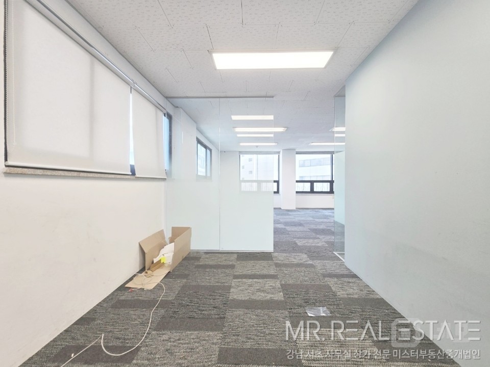 역삼동ACE.유리룸2.탕비有.주차1대.엘베有 매물의 6번째 사진