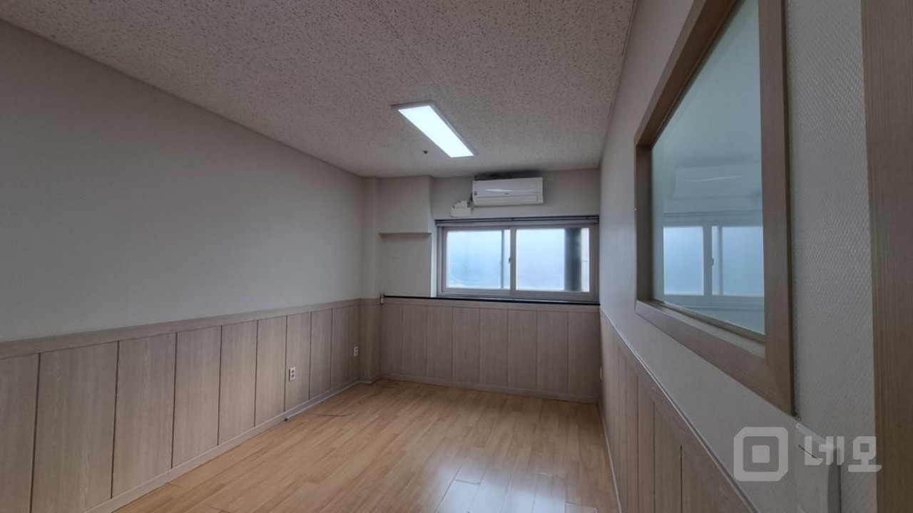 깨끗한 단지상가 매물의 2번째 사진