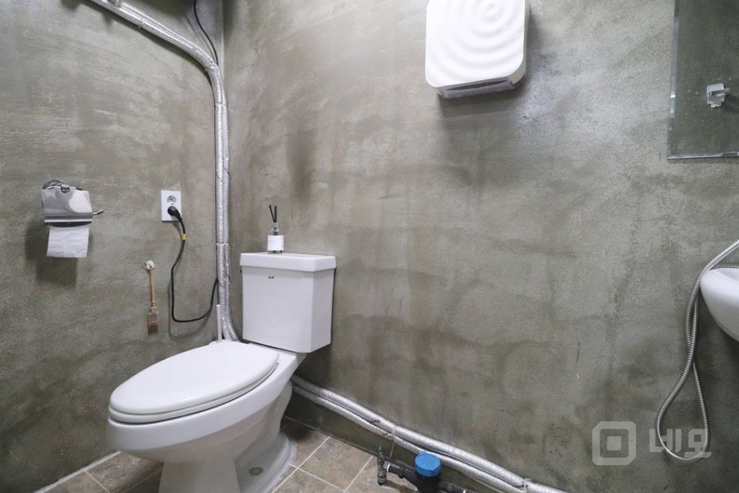 홍대입구역 합정역 도보 10분 편리한 위치의 신축급 무권리 1층 사무실 매물의 15번째 사진