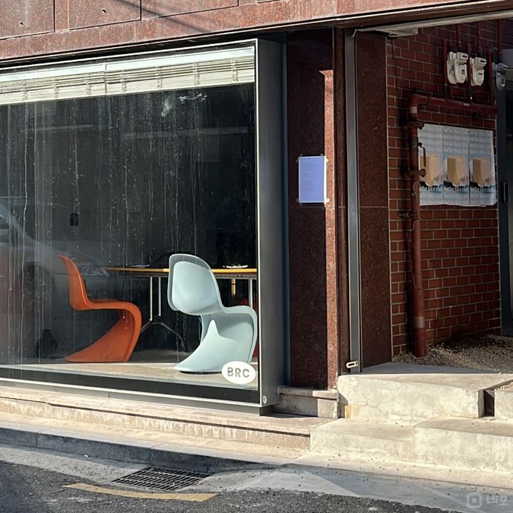 젊은 건축가상을 수상한 건축가가 디자인한 공간 매물의 3번째 사진
