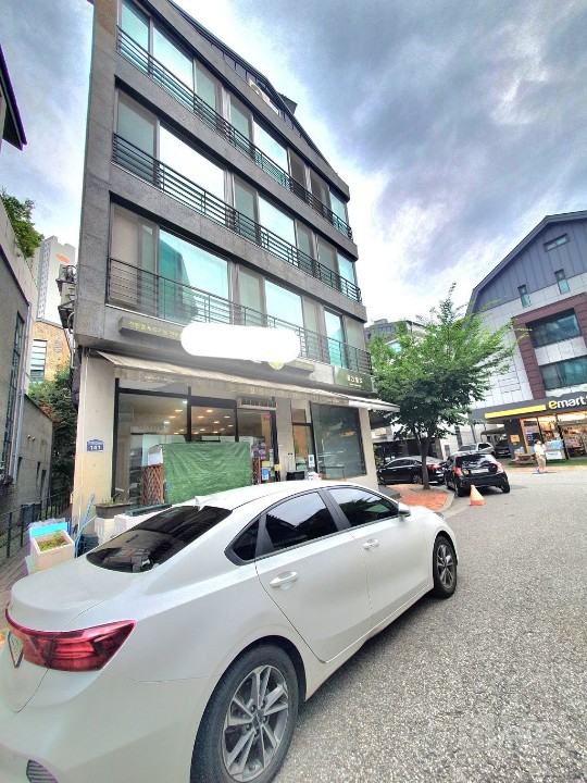 광교카페거리 직선라인으로 노출도가 좋으며 찿기쉬운 위치임 매물의 2번째 사진