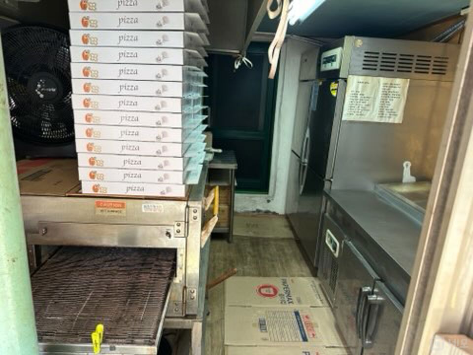 독산동 복합상권에 위치한 치킨, 피자 전문점 매물의 2번째 사진