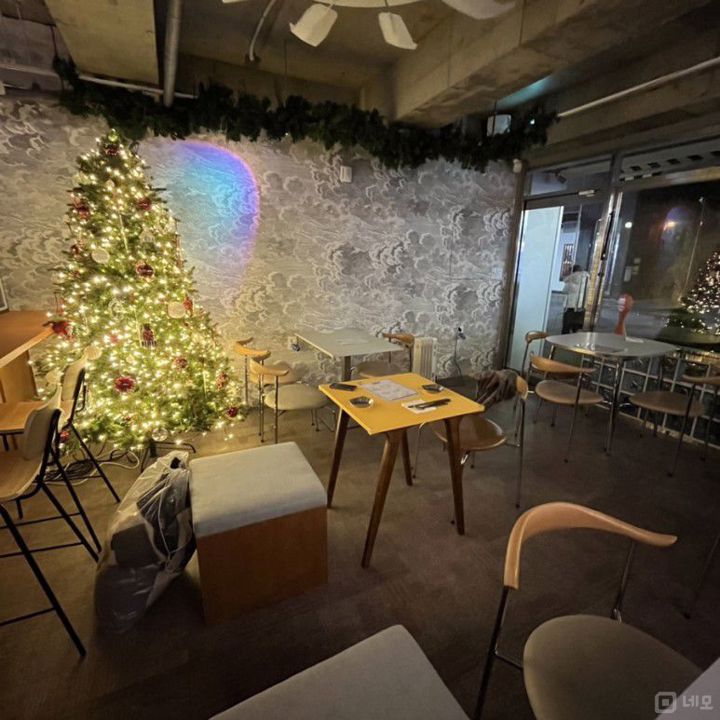 SNS 및 블로그에서 많이 언급되는 핫플레이스 매장입니다. 매물의 2번째 사진