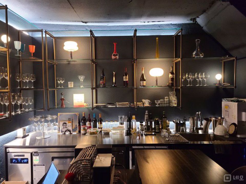 신당역 역세권, 고급스러운 인테리어의 와인바 매물의 2번째 사진