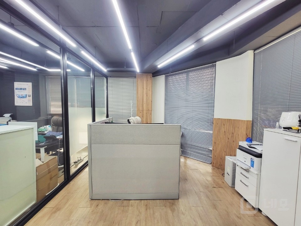 특급 디자인 사무실 채광 GOOD 빠른입주가능한 공간  매물의 4번째 사진