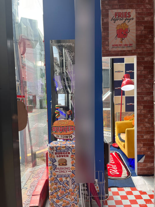 깔끔한 인테리어 및 시설 완비된 청담동 1층 햄버거전문점 매물의 6번째 사진