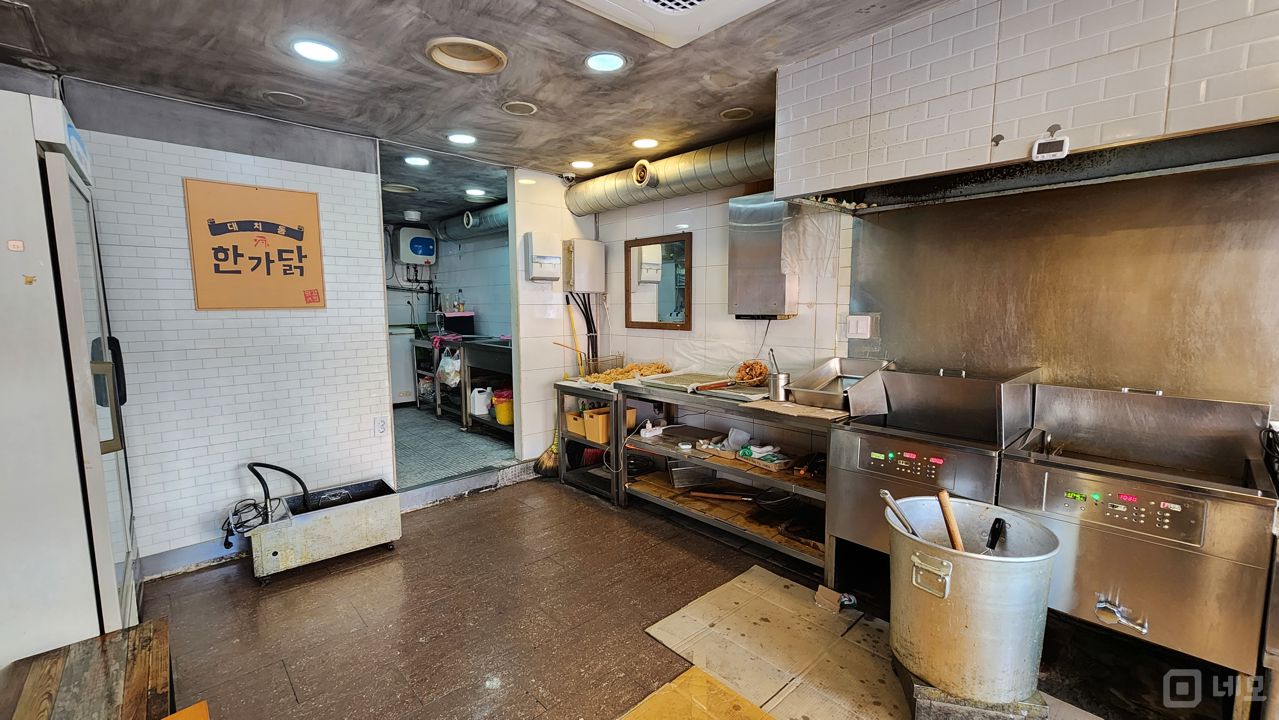대치동 한티역 역세권, 시설, 인테리어 완비된 닭강정집 매물의 3번째 사진