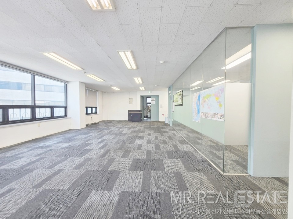 역삼동ACE.유리룸2.탕비有.주차1대.엘베有 매물의 9번째 사진