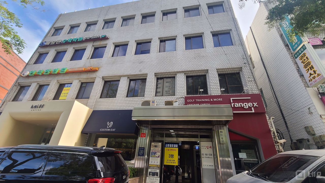 신사동 버스정류장 바로 옆 3평 소형 사무실 매물의 3번째 사진