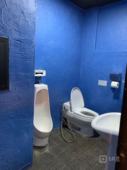 [신촌역 도보 6분] 41평 상가 / 카페·보드카페·파충류샵 추천 매물의 11번째 사진