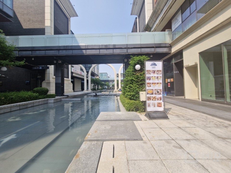 “수변 조망+유럽풍 감성! 송도 커낼워크 1층 상가 임차인 특별모집” 매물의 14번째 사진