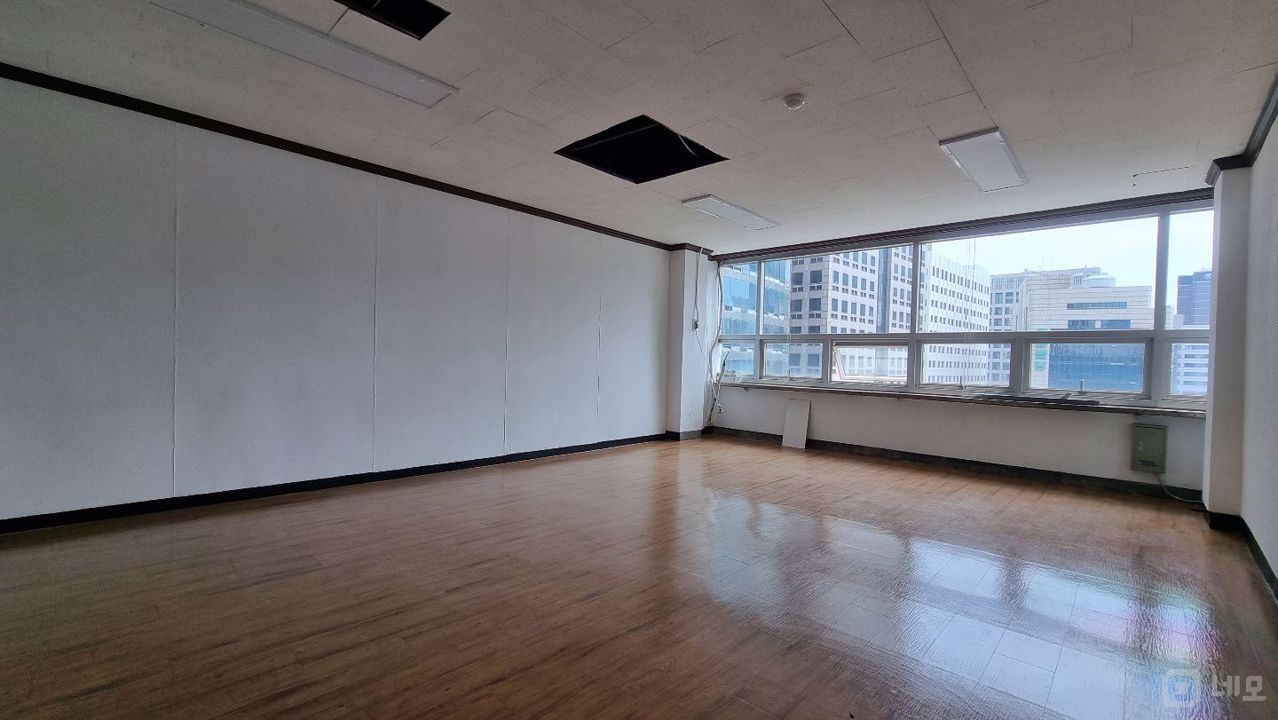 을지로입구역 5분거리 깔끔한 사무실입니다 매물의 3번째 사진