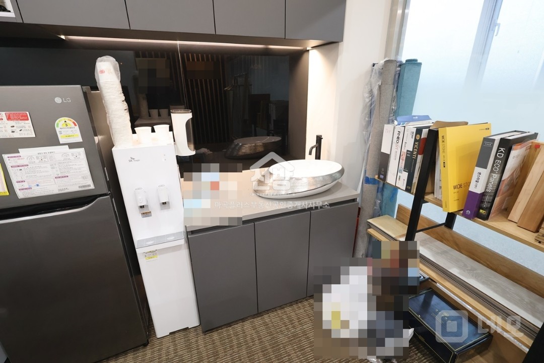 오픈천장, 폭이 넓은 정방형 상가 매물의 2번째 사진
