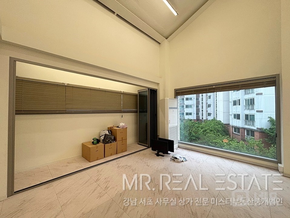 언주역 도보3분역세권.테라스있는 층고있는 사무실.개방감굳 매물의 4번째 사진