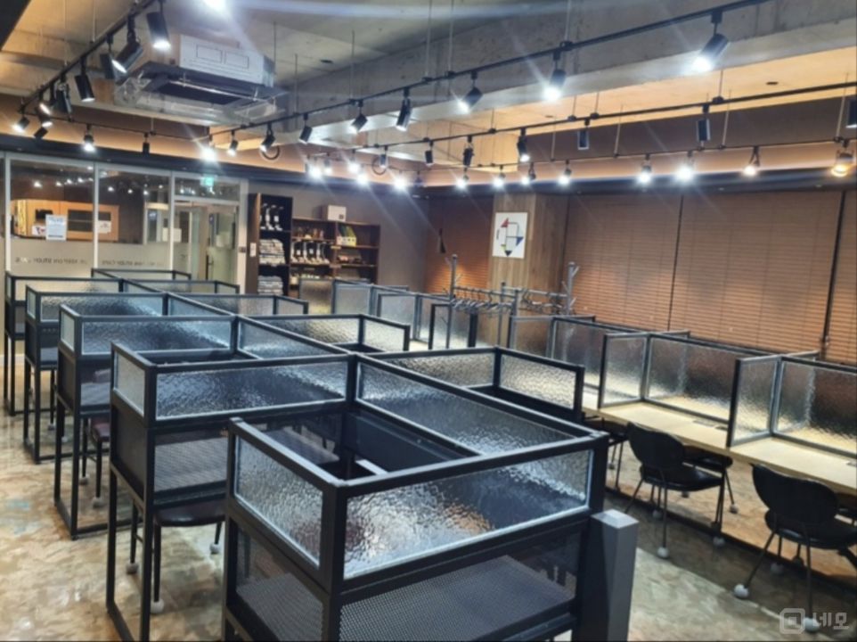 구로구 고척동, 깔끔한 인테리어 및 시설 완비된 스터디카페 매물의 2번째 사진