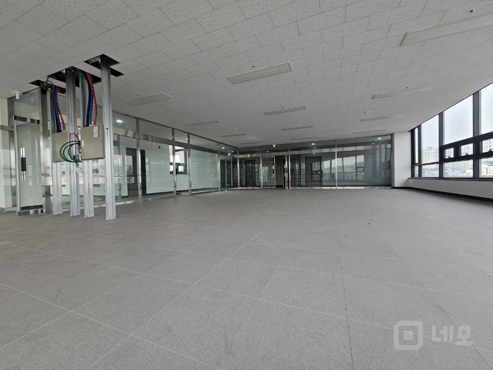 각 층83평 총 4개층까지 사용가능한 신축건물입니다. 병의원 학원추천 매물의 2번째 사진