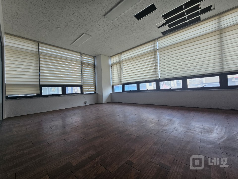 전용면적 51p. 상업지구 유동인구 많은 상가입니다. 자주식주차. 매물의 8번째 사진