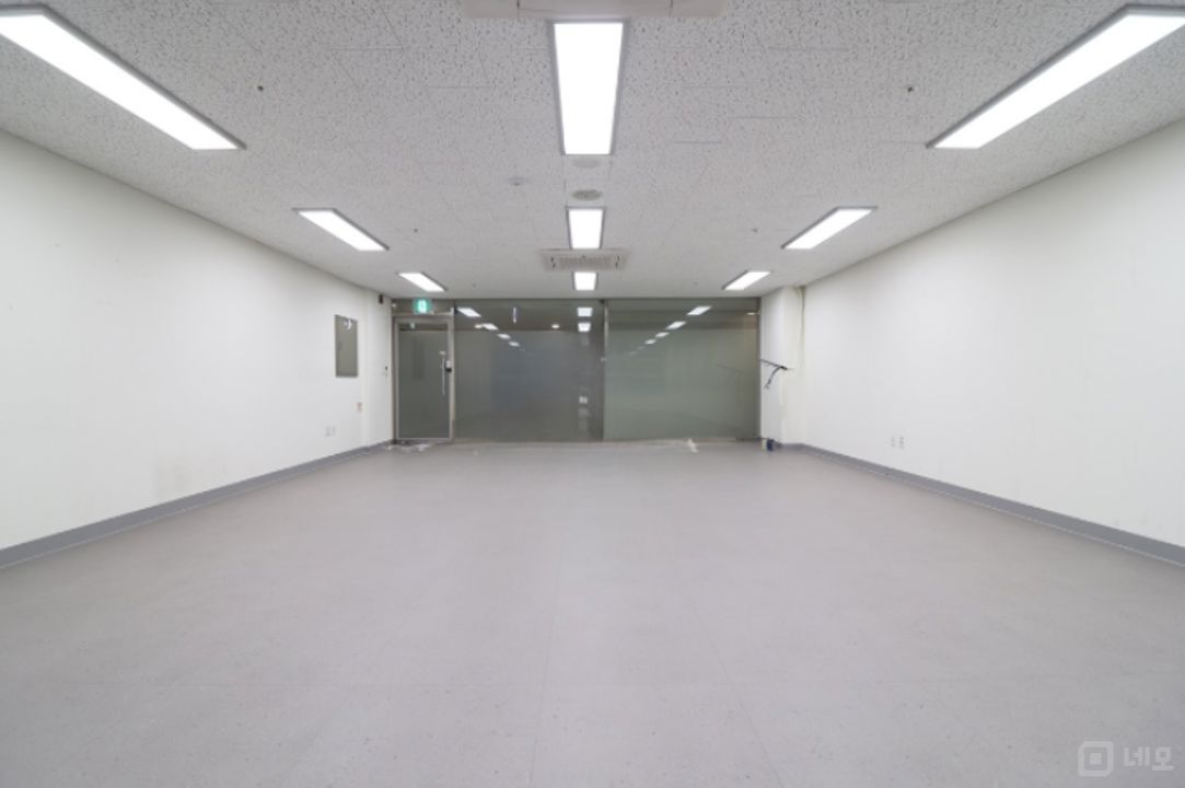 [가성비최고] 실사용 약20평 저렴한 월세 정사각형 사무실 매물의 4번째 사진