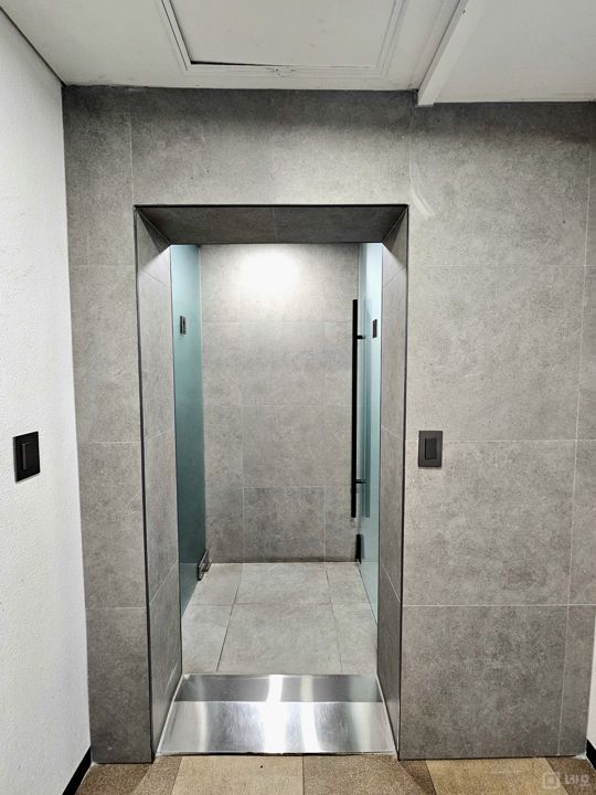 석촌동 석촌호수뷰 접근성 좋은 38평 사무실 매물의 10번째 사진