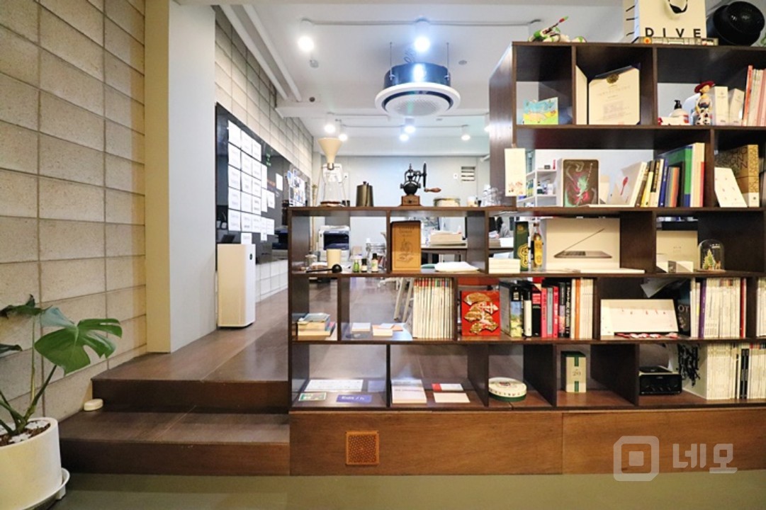 2호선 6호선 합정역 망원역 5분 산뜻한 지하 사무실(층고3미터/엘베) 매물의 5번째 사진