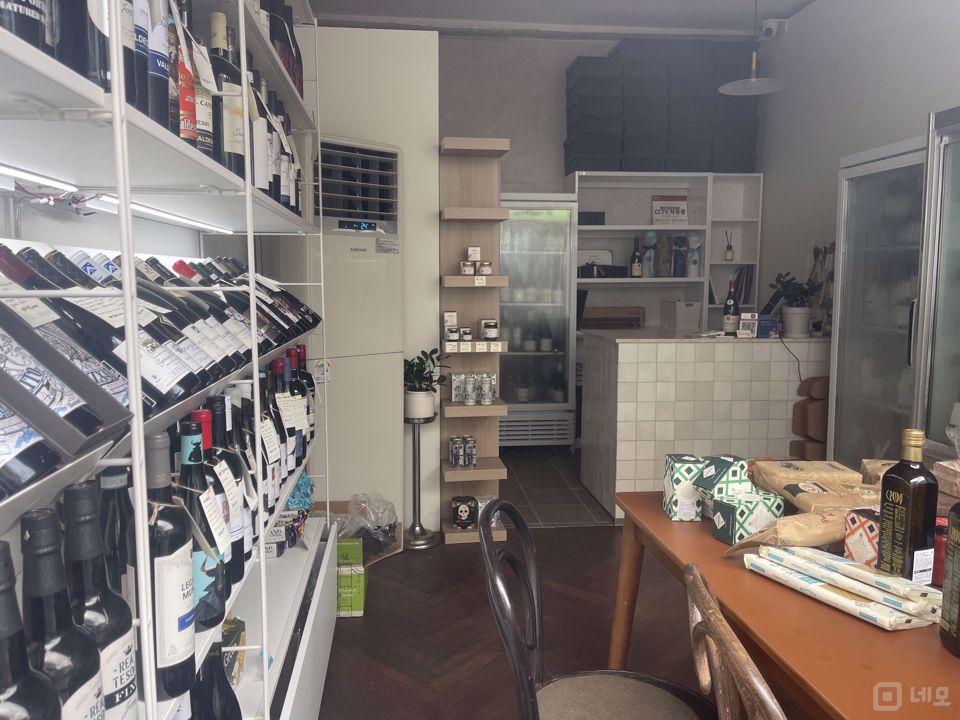 이태원동 장진우거리, 다양하게 이용 가능한 주류판매점 매물의 2번째 사진