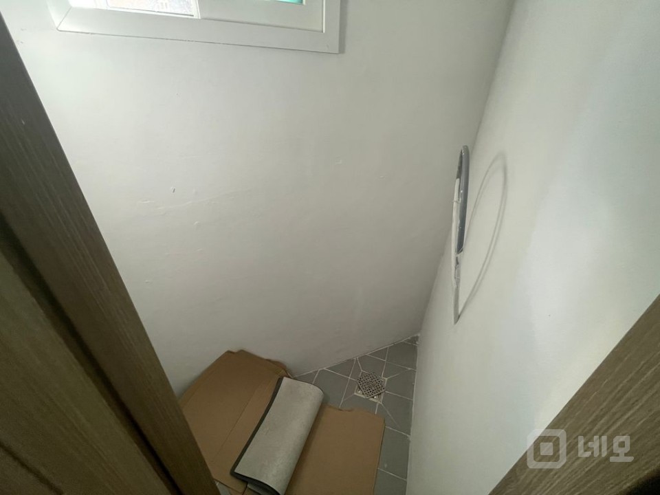 10.5평 채광좋은 통창 주차무 매물의 12번째 사진