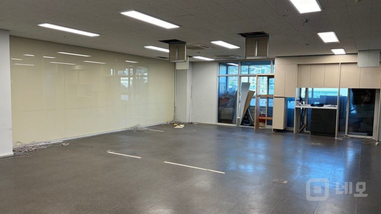 DMC첨단산업센터 211호 (DMC지원시설) 매물의 1번째 사진