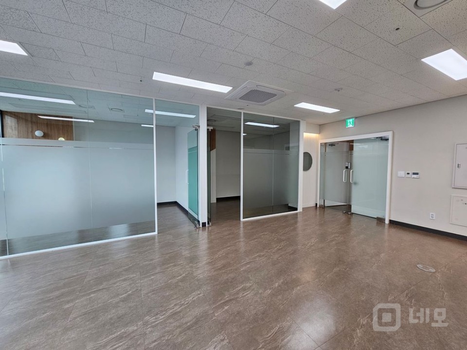 ⭐ 초역세권 사무실. 룸 2개 풀인테리어 . 코너호실 ⭐ 매물의 6번째 사진