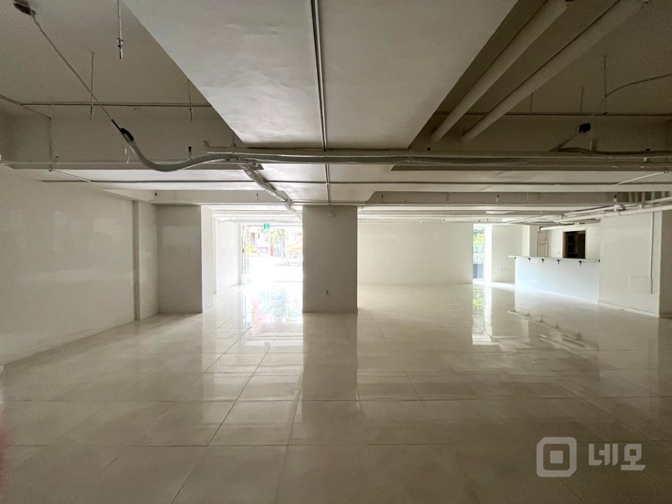 현황 1층, 한남오거리, 한남더힐 고급 상권, 무권리, 인테리어 완 매물의 1번째 사진