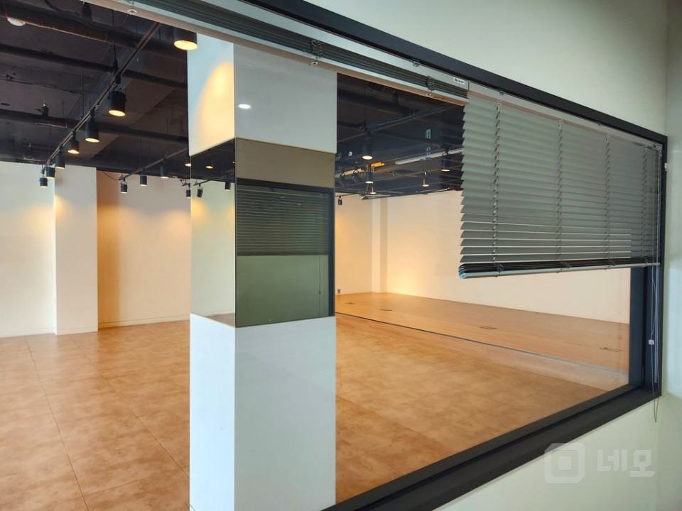 브랜드·스튜디오·교육시설 모두 어울리는 망원 핵심 입지 매물의 9번째 사진