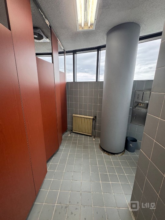 한강뷰 가성비 최고의 사무실 최고층 주차편리 강변북로 앞 매물의 15번째 사진