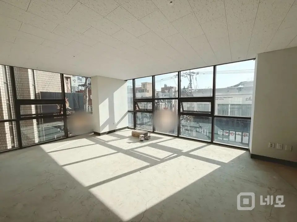 신천 먹자골목(잠실새내역) 신축건물 3층 전체 통유리 상가 임대 매물의 1번째 사진