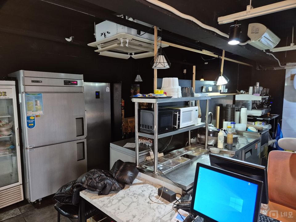 중동 코너 자리에 위치한 음식점 매물의 2번째 사진