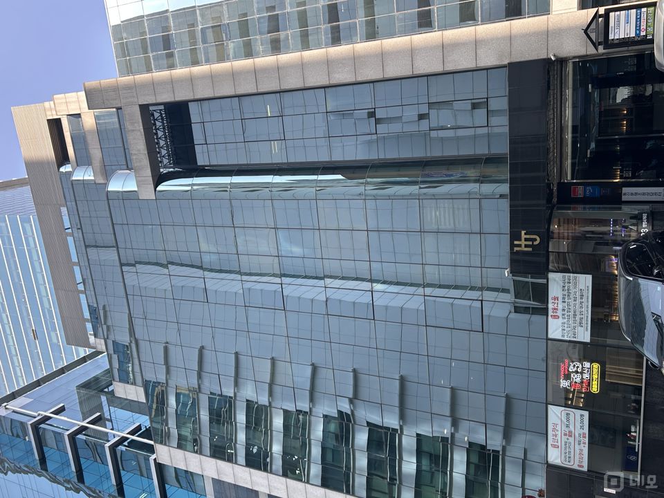 강남역 뱅뱅사거리 깔끔한 오피스 매물 매물의 1번째 사진
