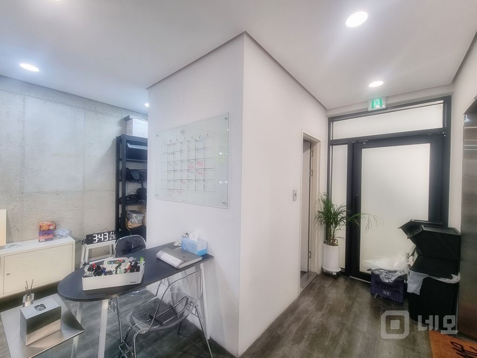 홍대역 3분 초역세권 동교동 내외관 퀄리티좋은 상가사무실!! 매물의 6번째 사진