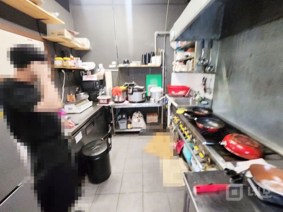 음식점 풀 인테리어, 오피스텔 단지내 상가 주거 사무실 인구 혼재 상권 매물의 12번째 사진