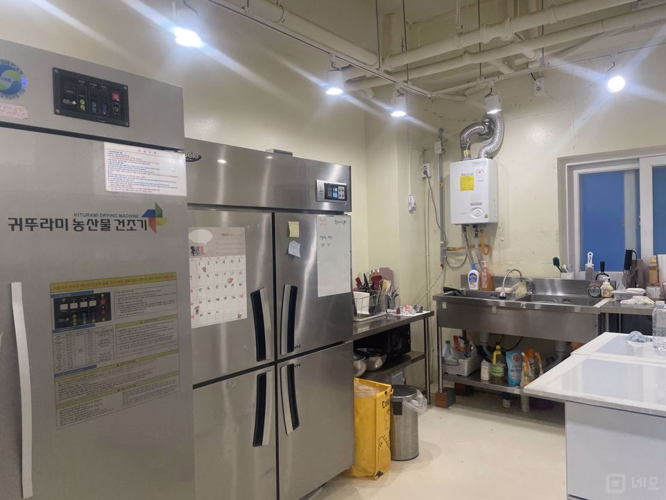 선유도역 역세권, 인테리어 완비된 2층 애견용품 판매샵 매물의 2번째 사진