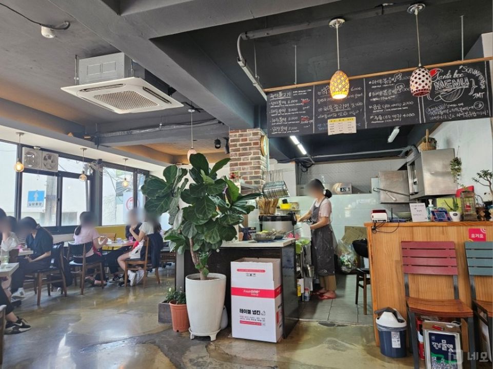 대현동 대학가, 유동인구 많은 떡볶이점 매물의 1번째 사진