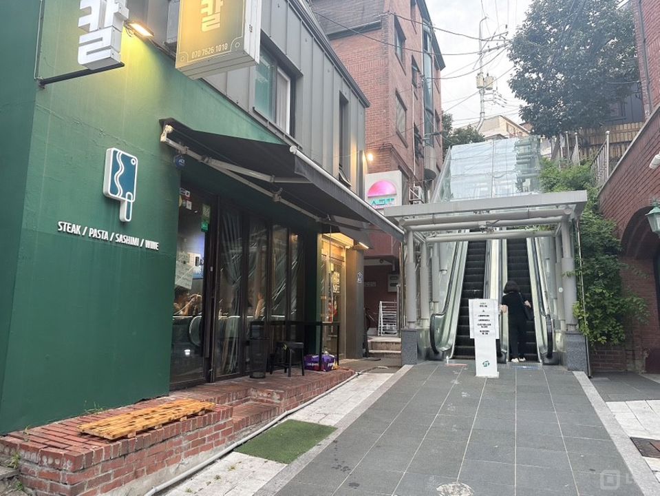 창천동 대학가, 분위기 좋은 인테리어 BAR 매물의 5번째 사진