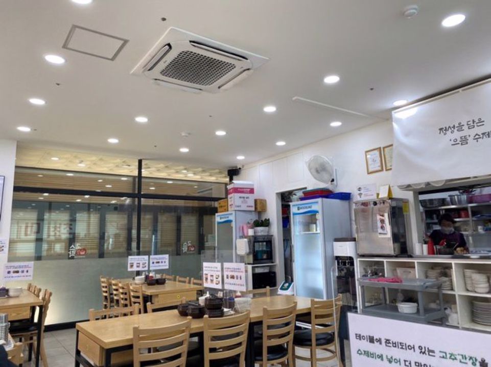 대로변 상권, 유동인구 많은 하동 음식점 매물의 1번째 사진