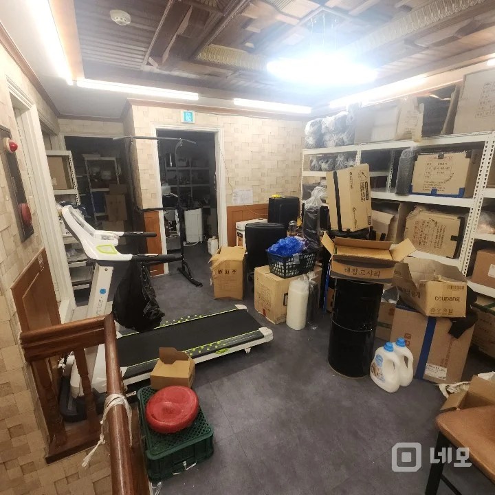 단독주택을 2,3층으로 개량한 고기및 일반식당 매물의 2번째 사진