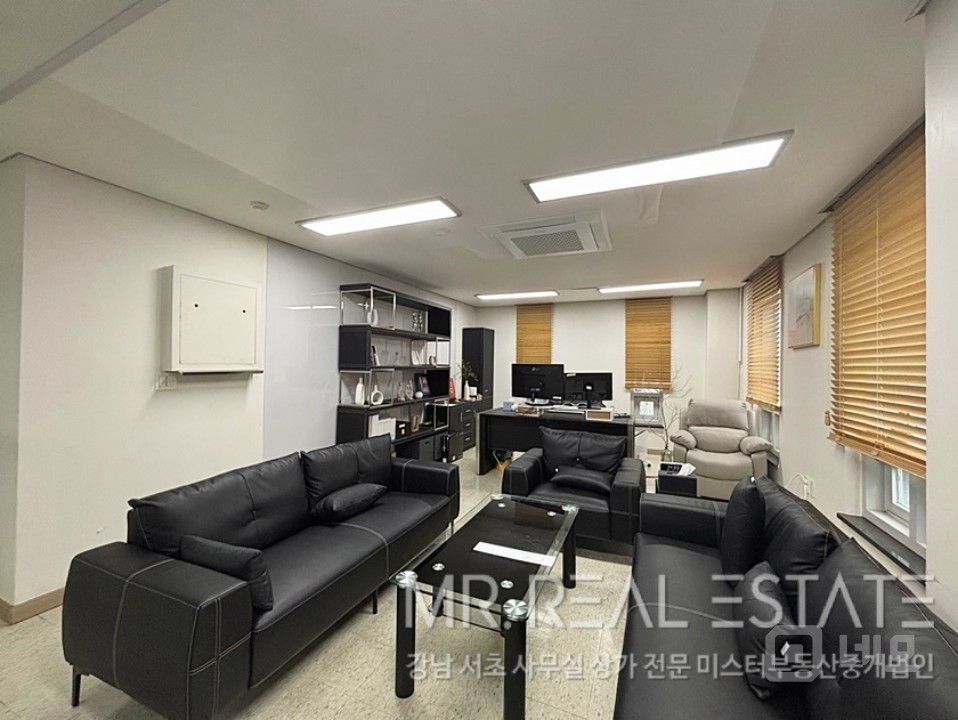 학동역 3분역세권.편리한자주식주차.대로변 채광맛집 사무실 매물의 5번째 사진